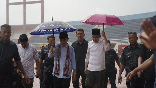 Kunjungi Jember, Gibran Dikukuhkan Jadi Anggota Kehormatan Laskar Shalawat