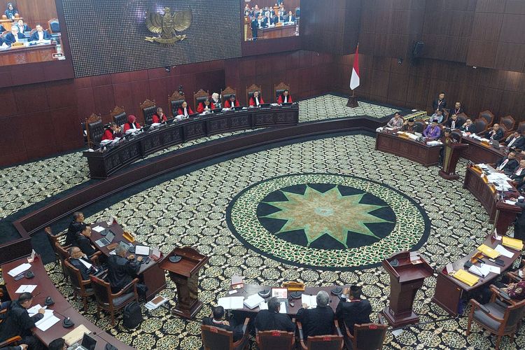 Suasana sidang lanjutan sengketa hasil Pilpres 2024 di Gedung Mahkamah Konstitusi, Jakarta, Kamis (4/4/2024), dengan agenda pemeriksaan saksi dan ahli yang diajukan kubu Prabowo-Gibran selaku pihak terkait.