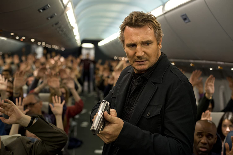 Liam Neeson dalam film thriller aksi Non-Stop (2014).