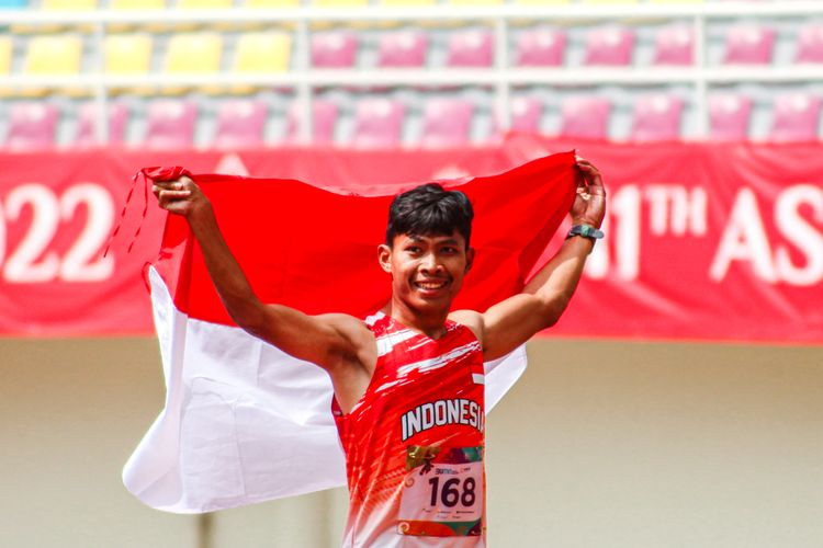 Atlet para atletik Indonesia, Sapto Yogo Purnomo, meraih medali emas ASEAN Para Games 2022 di Stadion Manahan, Solo, Selasa (31/7/2022). Terkini, Saptoyogo berhasil meraih medali emas nomor 400 meter T37 putra pada Asian Para Games 2022 di Hangzhou, China.