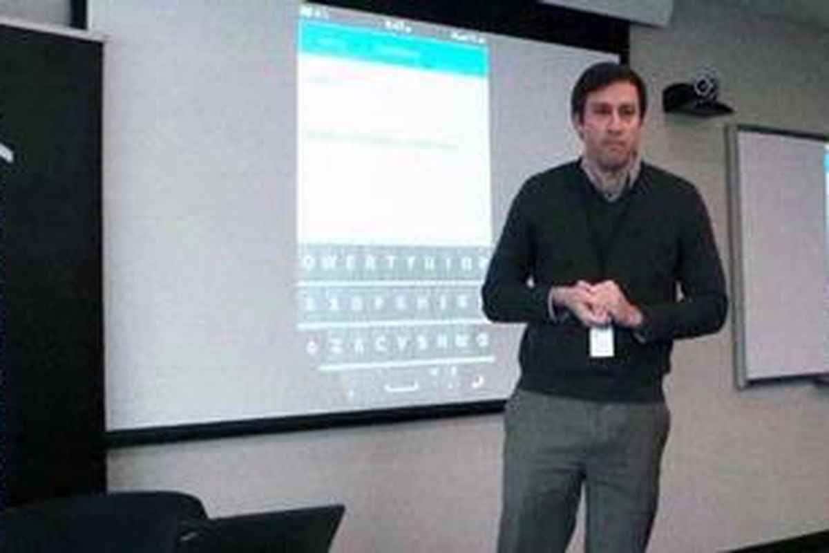 Thad White, Director of Handheld Product Management BlackBerry pada acara BlackBerry Media Summit, yang digelar di Waterloo, Kanada, Selasa (12/1/2013).