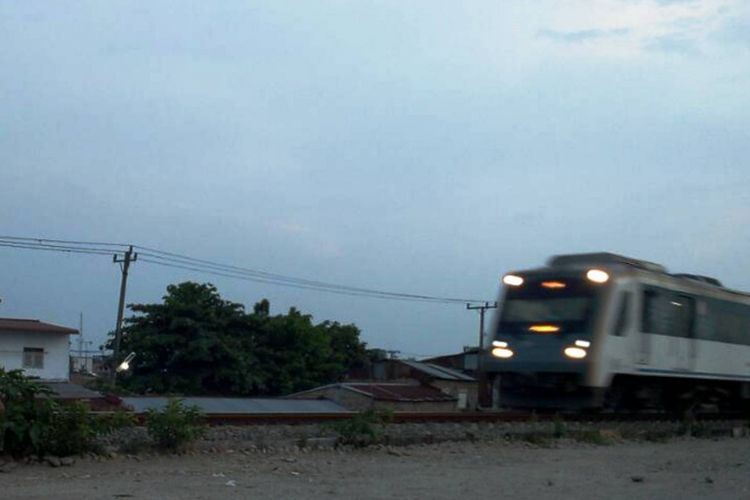 Antisipasi pelemparan di musim mudik PT KAI (Persero) Divre I Sumut kerahkan 338 petugas pengaman jalur lintasan kereta api, Selasa (20/6/2017)