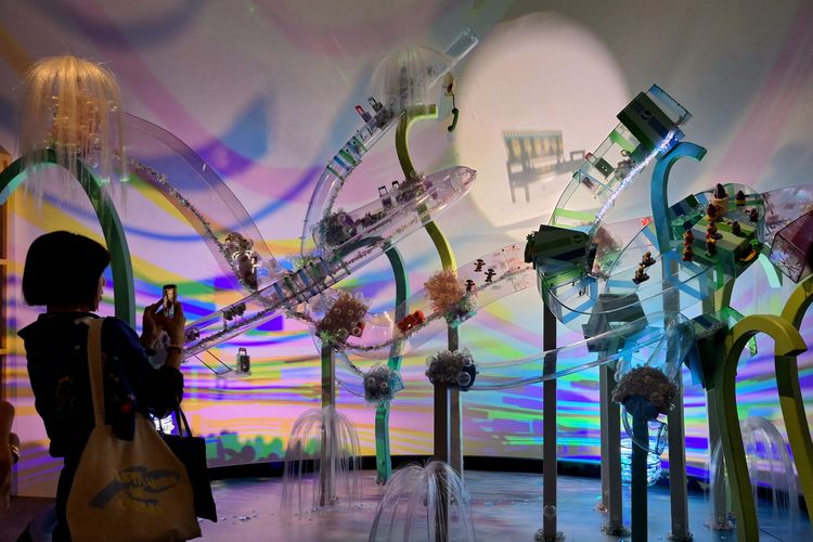 Setiap pameran di Hong Kong Museum of Art (HKMoA) dirancang bukan sekadar untuk dilihat, melainkan untuk dirasakan dan diikutsertakan oleh setiap pengunjung melalui elemen interaktif dan multimedia.
