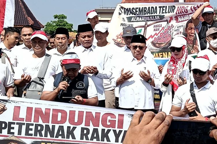 Harga Telur Jatuh, Bupati Blitar: Peternak Kecil Butuh Pertolongan Pusat