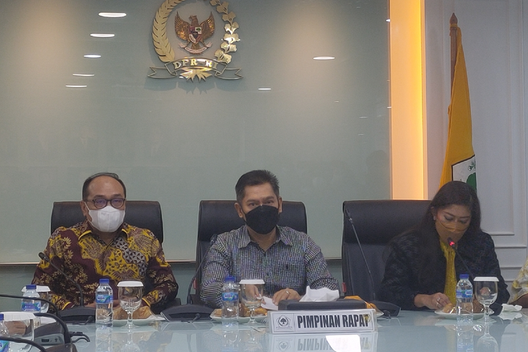 Dewan Pimpinan Pusat (DPP) Partai Golkar dalam konferensi pers terkait penetapan tersangka Wakil Ketua DPR Azis Syamsuddin di Ruang Fraksi Golkar, Kompleks Parlemen Senayan, Jakarta, Sabtu (25/9/2021).