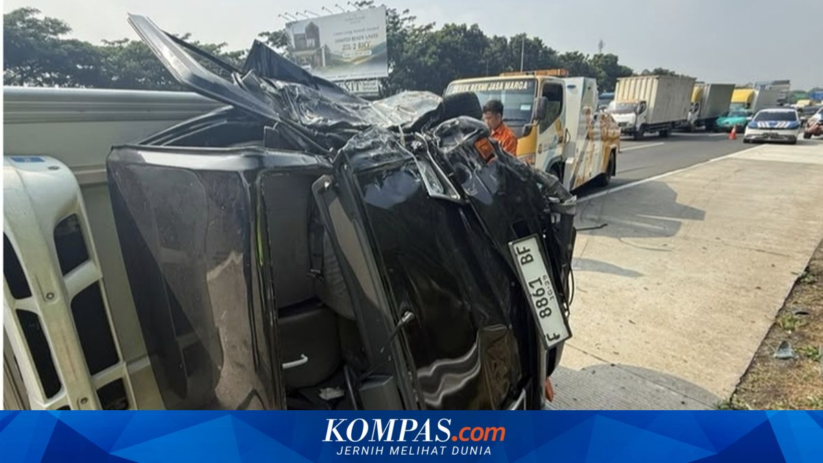 Nyalip dari Bahu Jalan, Truk Box Tabrak Mobil di Tol Jagorawi KM 35 Hingga Terguling