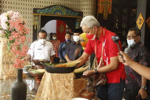 Kunjungi Lombok, Ganjar Pranowo Cicipi Pelecing Kangkung