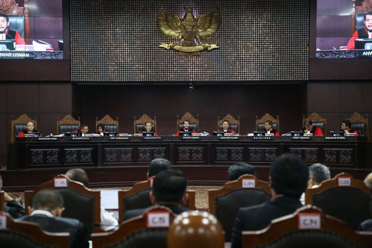 Suasana sidang perdana sengketa pilpres 2019 di Gedung Mahkamah Konstitusi, Jakarta, Jumat (14/6/2019).