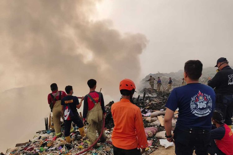 Sudah 3 Hari Kebakaran TPA Jatibarang Tak Kunjung Padam, Api Tiba-tiba Membesar Lagi Jumat Pagi