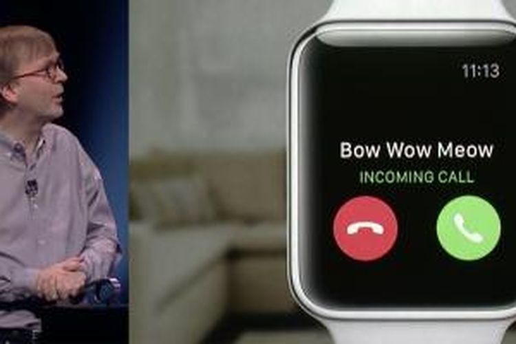 Kevin Lynch, Vice President Technology Apple saat memperkenalkan jam tangan pintar Apple Watch dalam acara peluncuran di San Francisco, AS, Senin (9/3/2015).