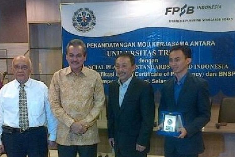 Penandatanganan kerjasama tersebut dilakukan oleh Dr. Subiakto Tjakrawerdaja selaku Rektor Universitas Trilogi dengan pihak FPSB Indonesia yang dihadiri langsung oleh Tri Djoko Santoso, CFP, selaku Ketua FPSB Indonesia.