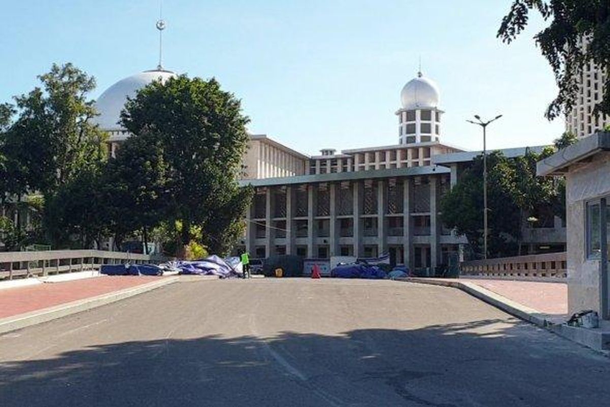 Suasana di sekitar Masjid Istiqlal, Pasar Baru, Sawah Besar, Jakarta Pusat yang tampak sepi, Minggu (24/5/2020).