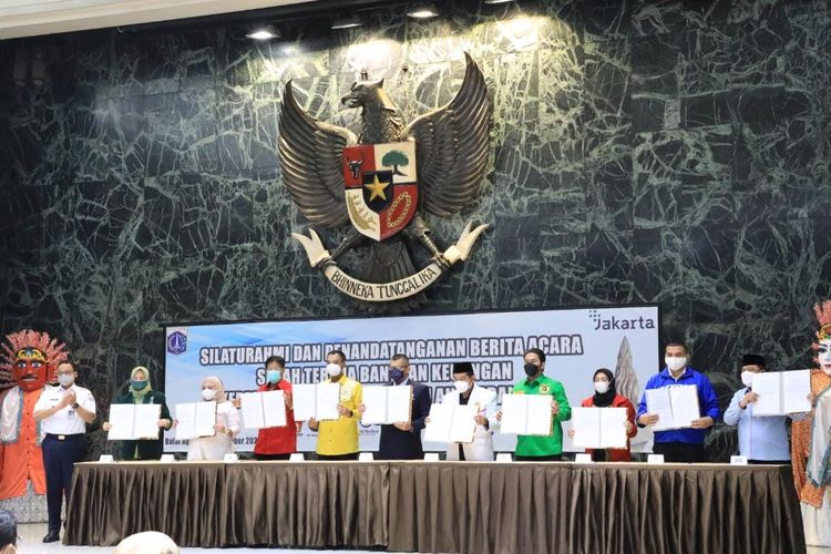 Pemprov DKI Jakarta menyerahkan dana bantuan keuangan kepada partai politik yang memiliki kursi di DPRD DKI Jakarta.