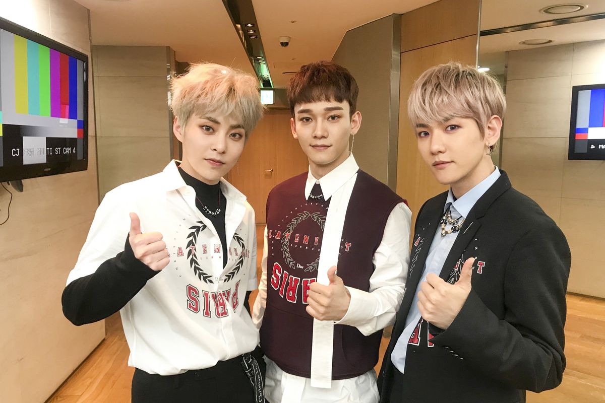 EXO-CBX dalam promosi album Blooming Days