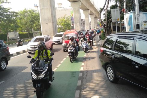 Belum Ada Penindakan, Pengendara Masih Bebas Lewati Jalur Sepeda di Jalan Fatmawati