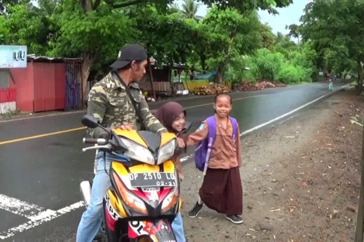 Isu Penculikan Anak Resahkan Warga, Orang Tua Siswa Antar Jemput Anak ke Sekolah