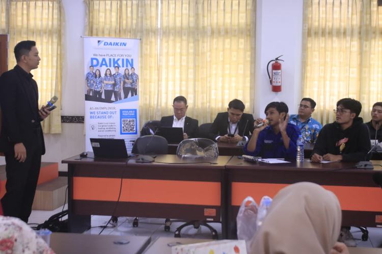 Pemaparan materi dalam acara "Daikin Goes To Campus" di Universitas Mulawarman, Samarinda, Kalimantan Timur, Sabtu (23/12/2023).