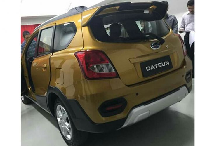 Tampilan belakang Datsun Cross masih mengadopsi desain Go