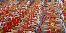 13 Tahun Gandrung Sewu: Ribuan Penari Persembahkan Harmoni di Pantai Marina Boom