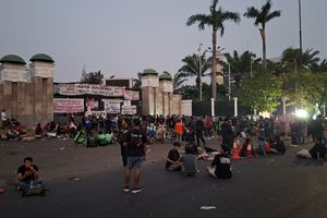 Jelang Demo 27 Agustus, Warga Pati dan Ojol Sudah di Depan DPR