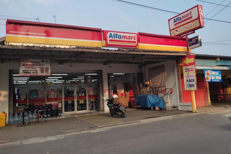 Di Indonesia contoh badan usaha BUMS adalah jaringan Alfamart, lalu contoh perusahaan BUMS lainnya adalah Indomaret.