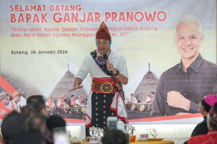 Capres nomor urut 3, Ganjar Pranowo, saat berpidato di Istana Keuskupan Ruteng, Kabupaten Manggarai, NTT, Jumat (21/1/2023) siang.