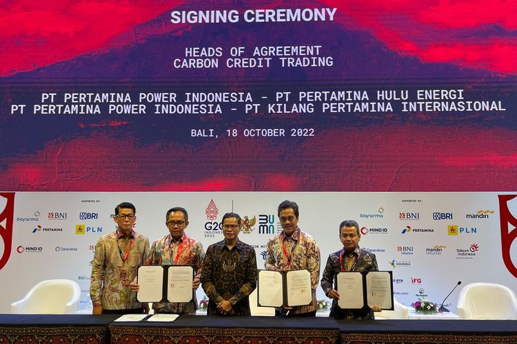 Perjanjian Karbon Kredit yang ditandatangani Pertamina Hulu Energi (PHE) ini juga merupakan kontribusi PHE sebagai perusahaan hulu migas terbesar nasional dan juga bagian dari value chain besar Pertamina yang akan menjadi salah satu kontributor upaya dekarbonisasi BUMN pada roadmap Net Zero Emission Indonesia di 2060.