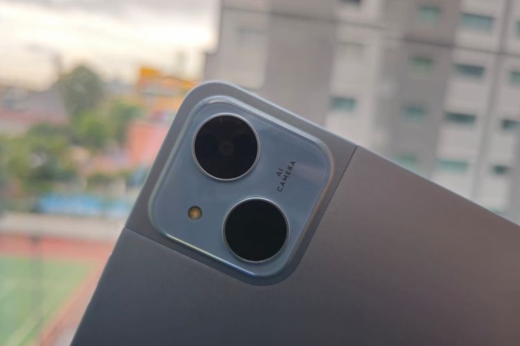 Tablet Megapad SE dibekali dua kamera belakang, salah satunya beresolusi 8 MP.