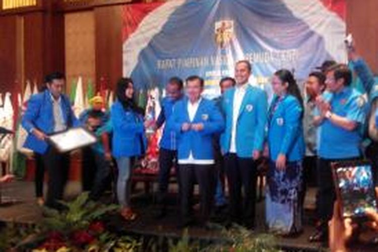 Calon Wakil Presiden, Jusuf Kalla,menjadi pembicara dalam Dialogg Kebangsaan Proposisi Peran KNPI 'Menjemput Indonesia Maju dan Bermartabat' di Hotel Grand Royal Panghegar, Kota Bandung, Rabu (28/5/2014).