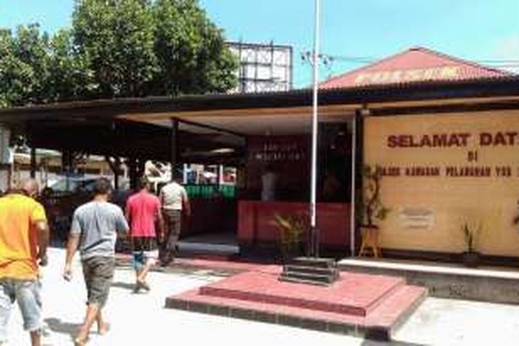 Sopir dan tiga trukpengangkut lima ton batu cianibar yang hendak diselundupkan ke pulau Jawa diamankan di Kantor Polsek Pelabuhan AMbon, Rabu (9/11/2016) 