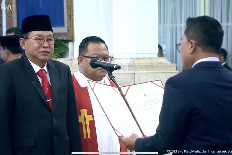 Gandi Sulistiyanto Soeherman dilantik sebagai anggota Wantimpres oleh Presiden Joko Widodo di Istana Kepresidenan, Jakarta, Senin (17/7/2023).