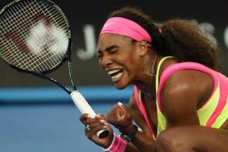 Petenis asal AS Serena Williams bereaksi saat bertanding melawan petenis Belgia Alison Van Uytvanck di hari kedua turnamen tenis Australian Terbuka di Melbourne, 20 Januari 2015.