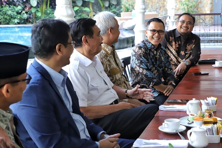 Menteri Pendayagunaan Aparatur Sipil Negara Reformasi Birokrasi (Menpan-RB) Abdullah Azwar Anas dalam Rapat Koordinasi (Rakoor) Pengembangan 5 Destinasi Pariwisata Super Prioritas (DPSP) di Magelang, Jawa Tengah (Jateng), Jumat (21/07/2023).
