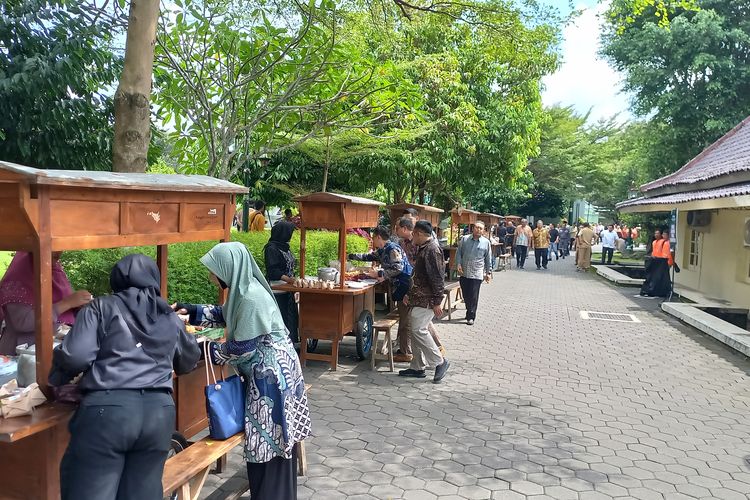 Silaturahmi Gubernur DIY Sri Sultan HB X dan Warga Diramaikan Puluhan Pedagang