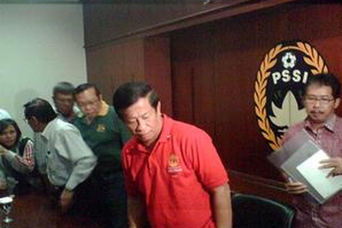 Agum Gumelar (merah)