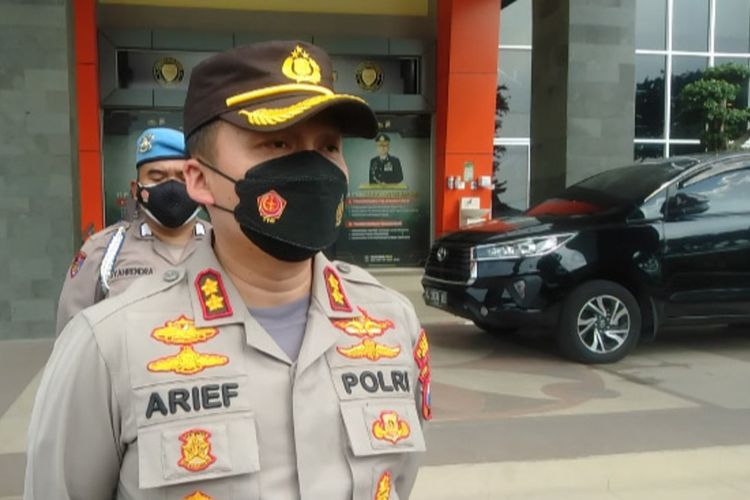 Kapolres Gresik AKBP Arief Fitrianto saat memberikan keterangan kepada awak media di depan Mapolres Gresik, Rabu (9/6/2021).