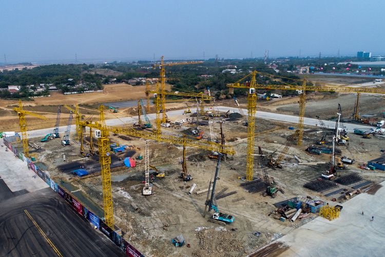 Foto udara proyek kawasan Kota Baru Meikarta, Cikarang, Bekasi, Jawa Barat, Senin (4/9/2017). Pada tahap pertama, akan dibangun 200 ribu unit apartemen yang siap huni pada akhir tahun 2018.