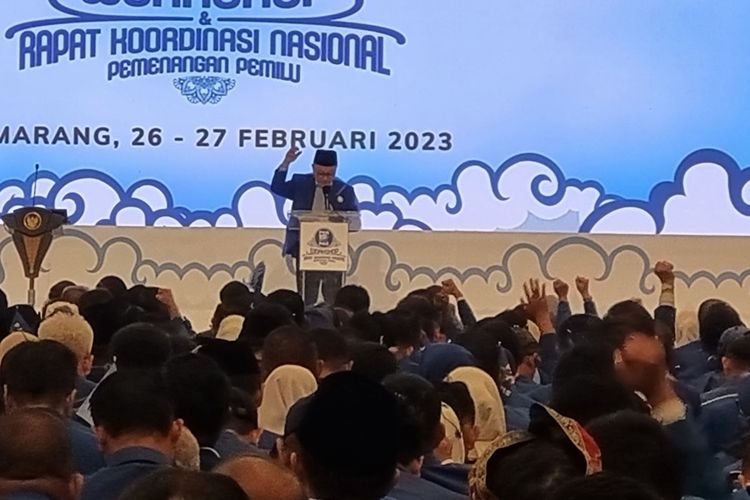 Ketum PAN menyampaikan pidato saat Rakornas PAN di Hotel Padma Semarang, Minggu (26/2/2024).