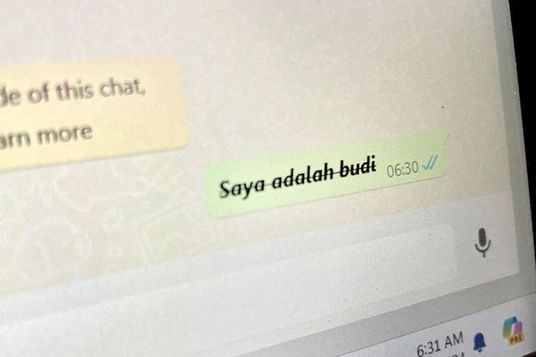 Cara membuat tulisan kombinasi tebal, miring, coret di WhatsApp. 