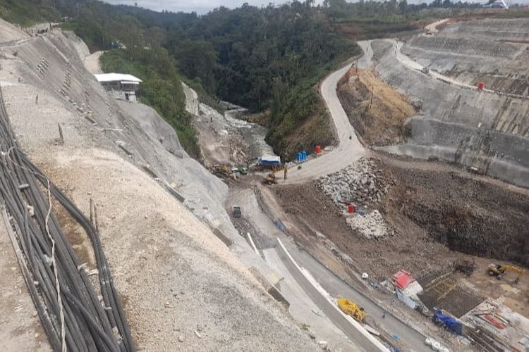 PT Kerinci Merangin Hidro selaku pengelola PLTA Batang Merangin melakukan penutupan sungai sementara dan pengalihan sungai, selama pembangunan