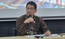Debat Impor Pakaian Bekas Memanas, Purbaya Dorong Daur Ulang, Maman Tekankan Produk Lokal