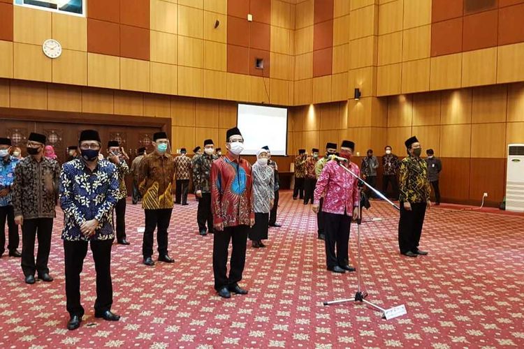 Prof Al-Makin (mengenakan masker Hijau) saat acara  dilantik oleh Menteri Agama RI sebagai Rektor UIN Sunan Kalijaga Masa Jabatan 2020-2024.