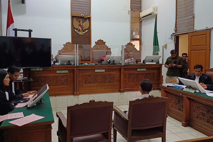 Suasana sidang Panca Darmansyah (41), Terdakwa kasus pembunuhan empat anak kandung dan kekerasan dalam rumah tangga yang digelar di Pengadilan Negeri Jakarta Selatan, Rabu (29/5/2024).