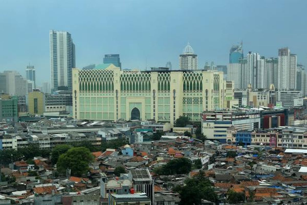 Suasana deretan gedung bertingkat tingkat tinggi atau high rise di Jakarta Pusat, Senin (9/1/2017). Badan Perencanaan Pembangunan Nasional (Bappenas) memperkirakan pertumbuhan ekonomi nasional pada tahun 2017 mencapai kisaran 5,1 hingga 5,3 persen.