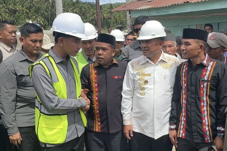 Di Hadapan Wagub Aceh dan BPJN, Gibran: Ada Kesulitan Semen ya? 