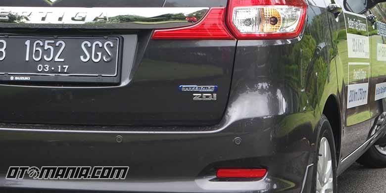 Logo Hybrid di pintu belakang Ertiga Diesel