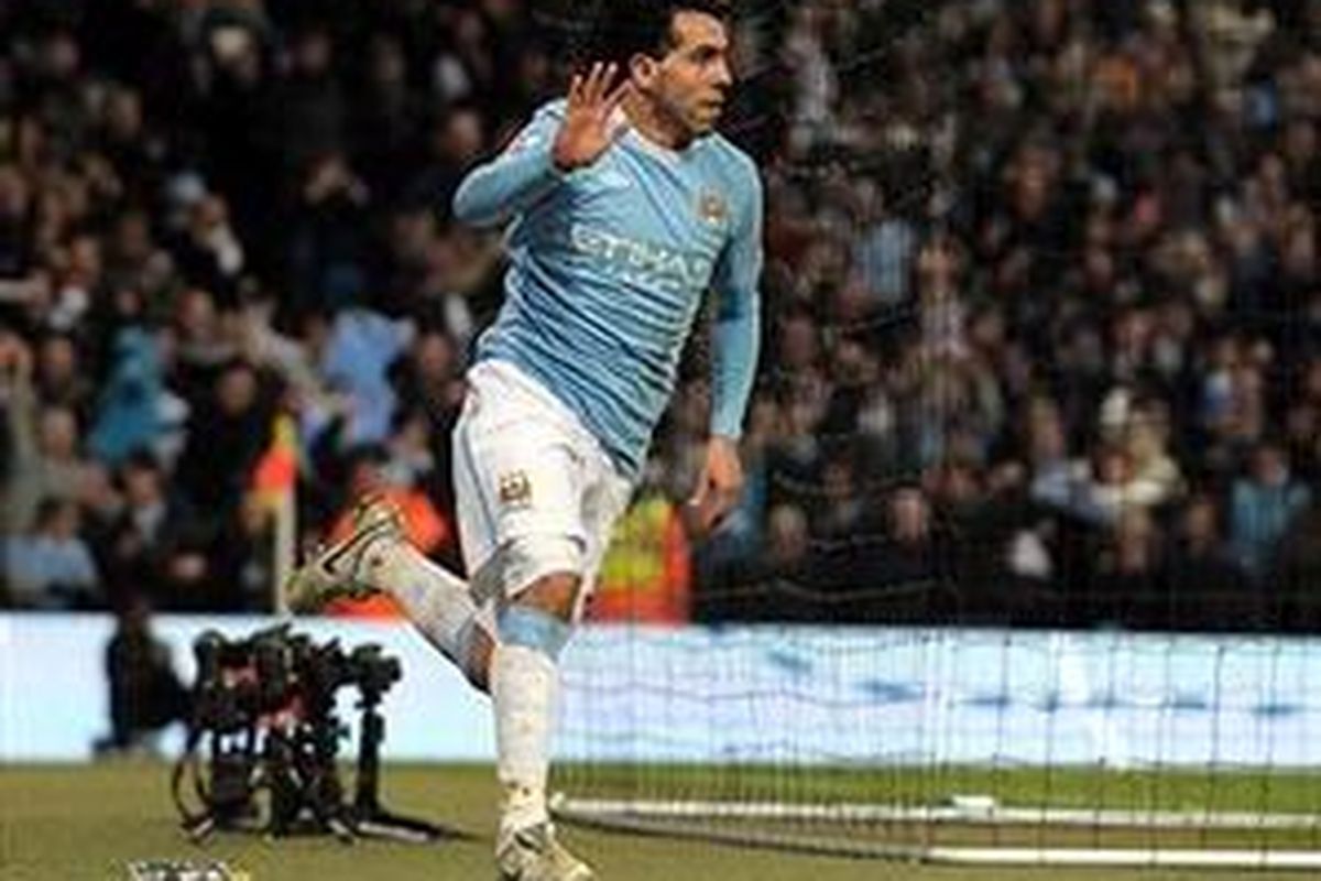 Striker Manchester City, Carlos.