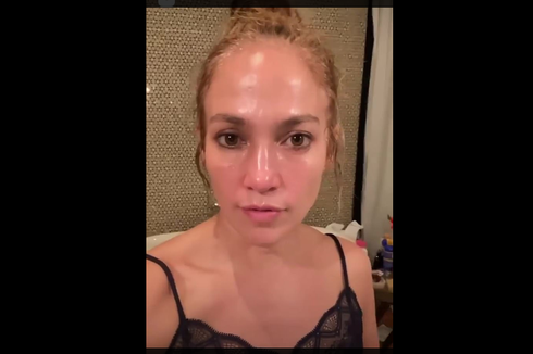 J.Lo Pamer Serum yang Diklaim Bikin Kulit Wajahnya Awet Muda