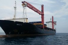 Kapal Bermuatan Kontainer Kandas di Laut Belitung