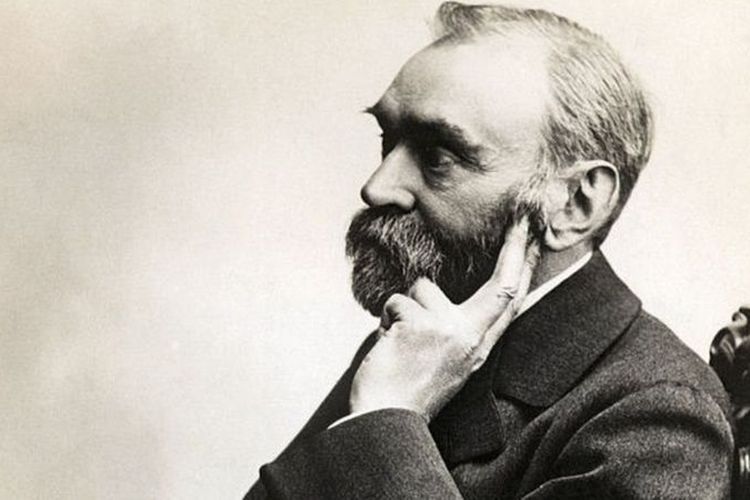 Hingga akhir hayatnya, Alfred Nobel adalah pemilik 355 paten, termasuk dinamit, yang ia patenkan pada 1867.